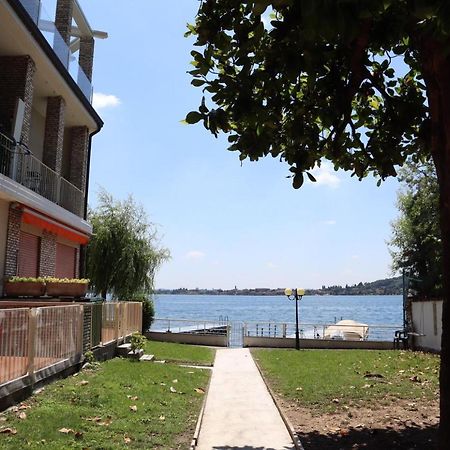 La Finestra "Sul Lago" Predore Buitenkant foto