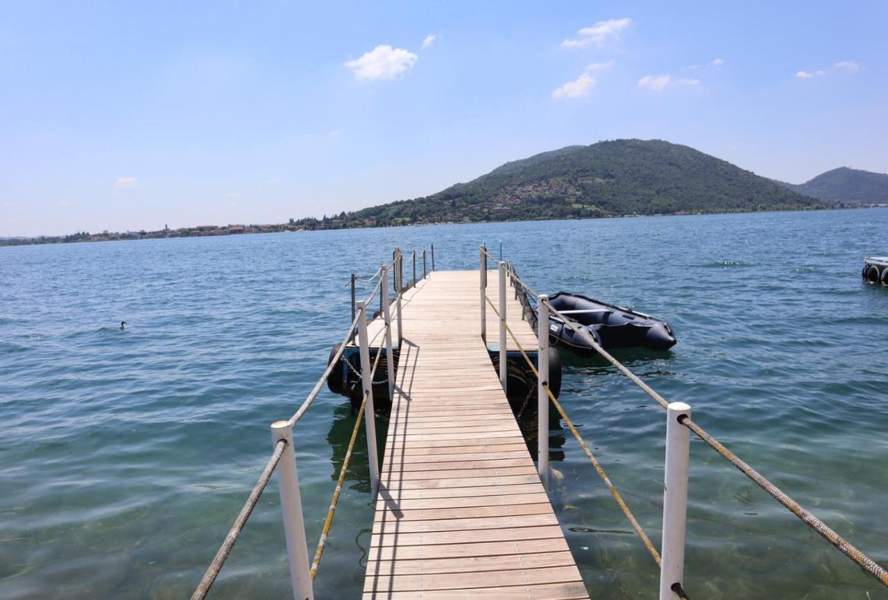 La Finestra "Sul Lago" Predore Buitenkant foto